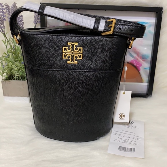 Tory Burch Handbags - Tory Burch large Britten bucket